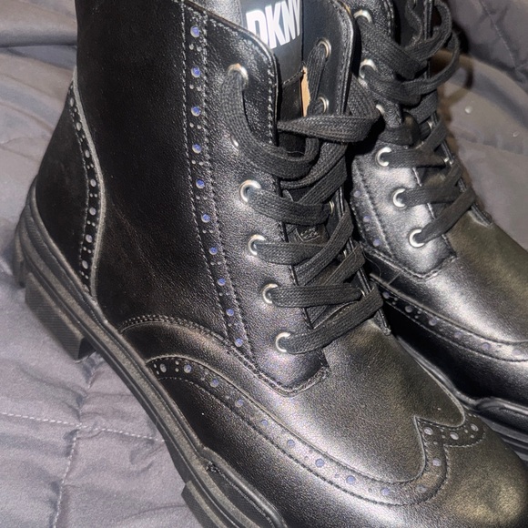 DKNY Men's Perforated Rubber Lug Sole Wingtip Boots - Picture 3 of 16